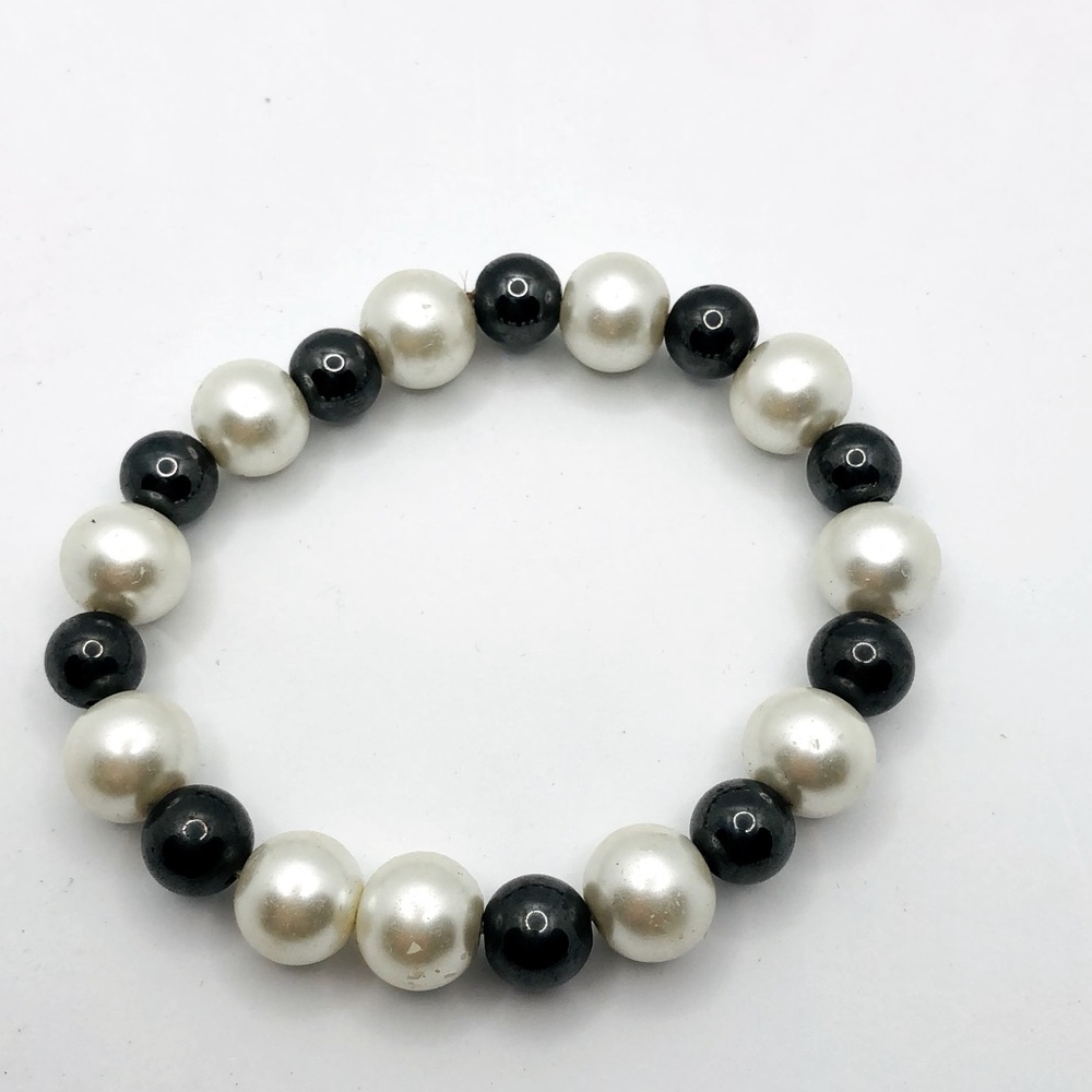 Unknown brand black and white pearl bracelet